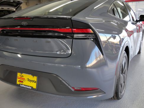 Certified 2025 Toyota Prius LE image 18