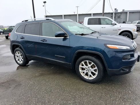 Certified 2018 Jeep Cherokee Latitude Plus w/ Cold Weather Group AWD/4WD image 2
