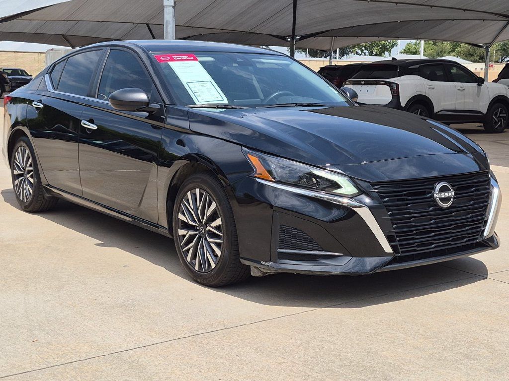 Certified 2025 Nissan Altima 2.5 SV FWD image 12