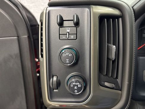Used 2018 Chevrolet Silverado 2500 High Country image 25