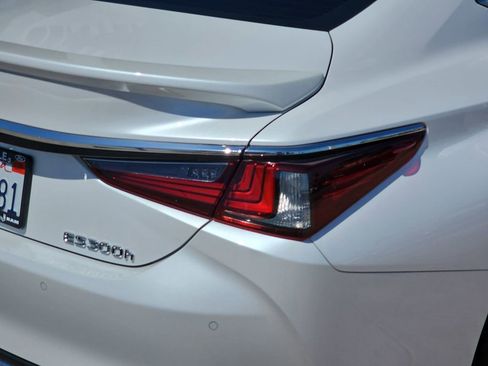Used 2025 Lexus ES 300h w/ Accessory Package (Z1) FWD image 40
