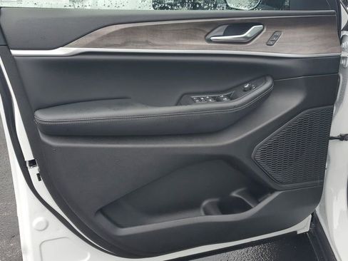 New 2025 Jeep Grand Cherokee Limited image 22