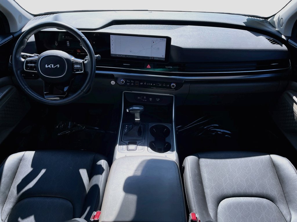 Certified 2025 Kia Carnival FWD image 28