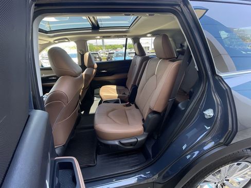 Used 2024 Toyota Grand Highlander AWD image 25