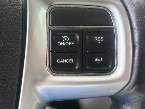 Used 2012 Chrysler Town & Country Touring-L w/ Entertainment Group #2 FWD image 20