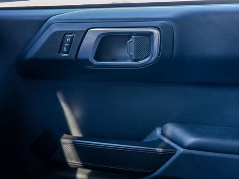 Used 2025 Ford Bronco Badlands image 14