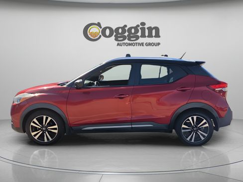 Used 2020 Nissan Kicks SR w/ SR Premium Package FWD image 2