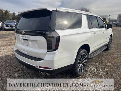 Used 2025 Chevrolet Suburban High Country image 5