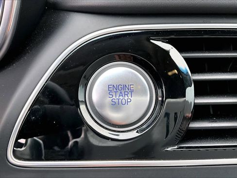 Used 2023 Genesis G70 2.0T RWD image 35