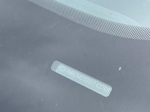 Used 2025 Hyundai Elantra Limited image 6