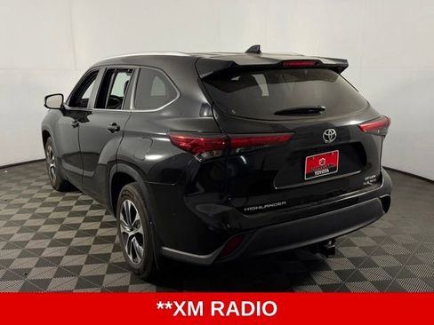 Used 2023 Toyota Highlander XLE AWD/4WD image 6