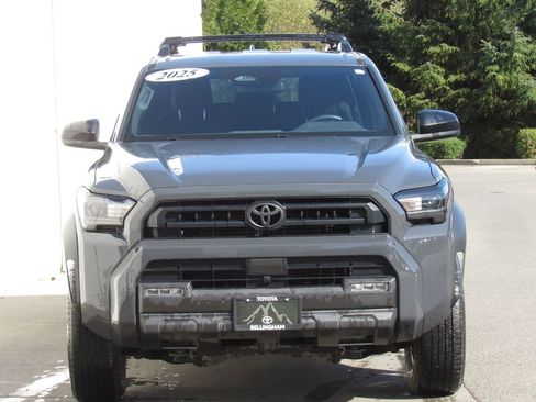 Used 2025 Toyota 4Runner SR5 AWD/4WD image 3