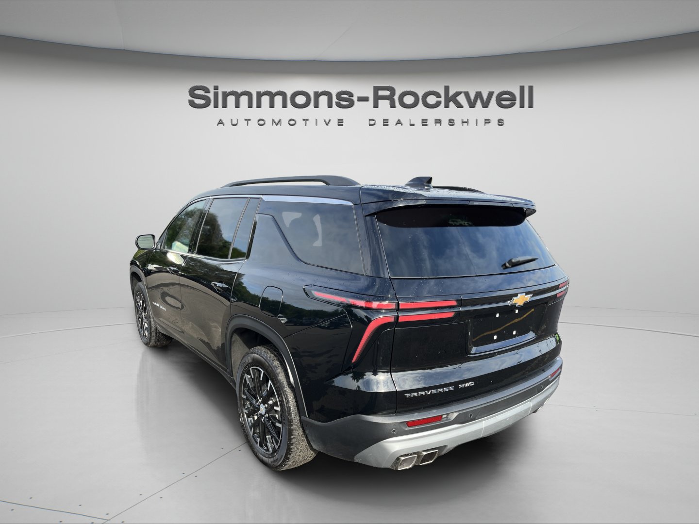 Used 2025 Chevrolet Traverse LT w/ Sun and Wheel Package AWD/4WD image 3
