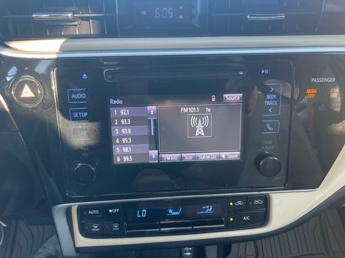 Used 2017 Toyota Corolla LE image 18