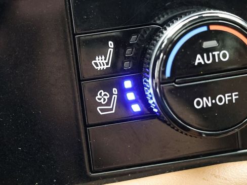 Used 2024 Nissan Pathfinder Platinum image 26