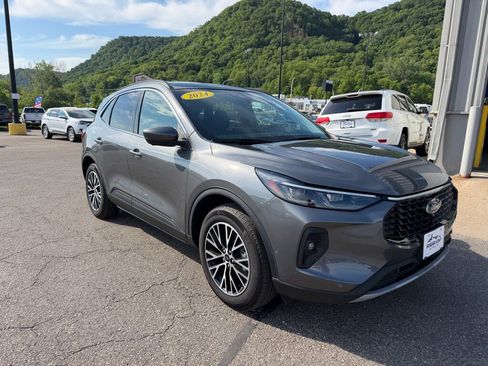 Used 2024 Ford Escape SE w/ PHEV Premium Package FWD image 3