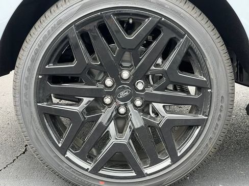 New 2026 Ford Expedition Platinum w/ Stealth Performance Package AWD/4WD image 9