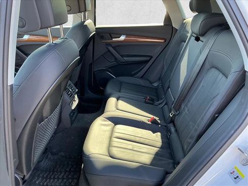 Used 2023 Audi Q5 2.0T Premium w/ Convenience Package image 13