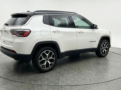 Used 2025 Jeep Compass Limited AWD/4WD image 9