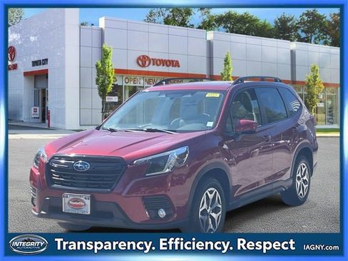 Used 2023 Subaru Forester Premium image 4