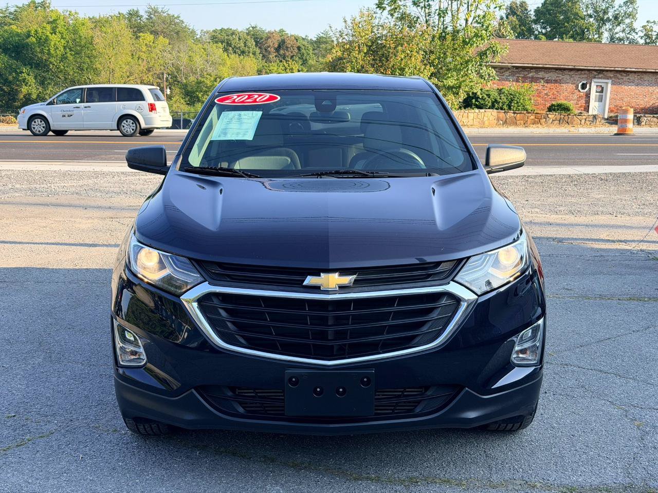 Used 2020 Chevrolet Equinox LS AWD/4WD image 2