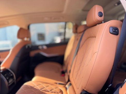 Used 2024 BMW X7 xDrive40i image 19