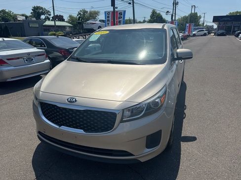 Used 2017 Kia Sedona LX FWD image 18