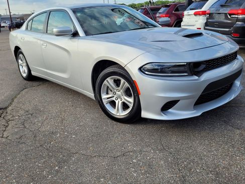 Used 2022 Dodge Charger SXT RWD image 16