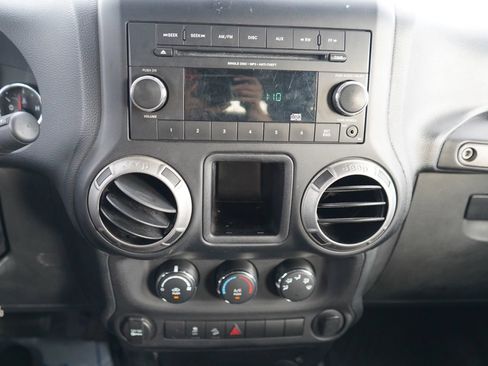 Used 2012 Jeep Wrangler Unlimited Sport AWD/4WD image 11