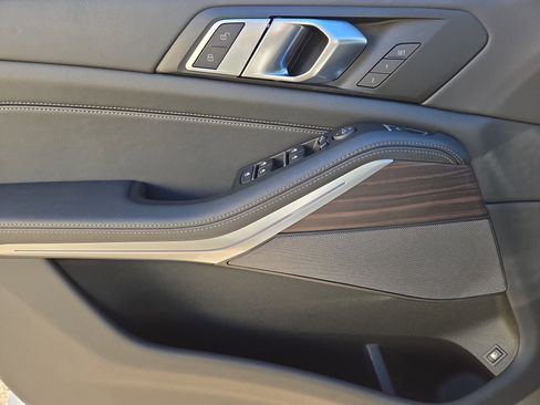 Used 2026 BMW X5 xDrive50e w/ M Sport Package image 15