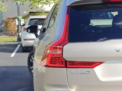Used 2025 Volvo XC60 B5 Core image 35