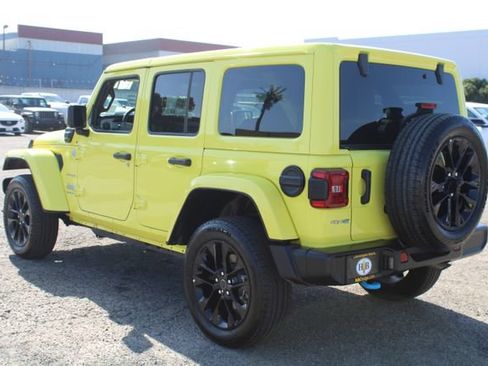 Used 2024 Jeep Wrangler Unlimited Sahara AWD/4WD image 6