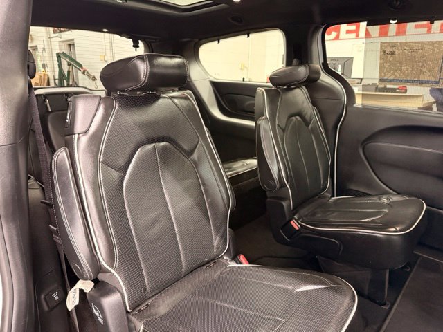Used 2019 Chrysler Pacifica Limited w/ S Appearance Package FWD image 26