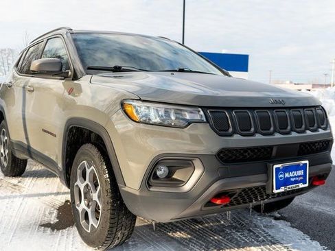 Used 2022 Jeep Compass Trailhawk image 4