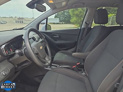 Used 2020 Chevrolet Trax LS w/ Tint and Cruise Package FWD image 5