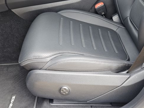 Used 2026 Mercedes-Benz GLC 300 image 15