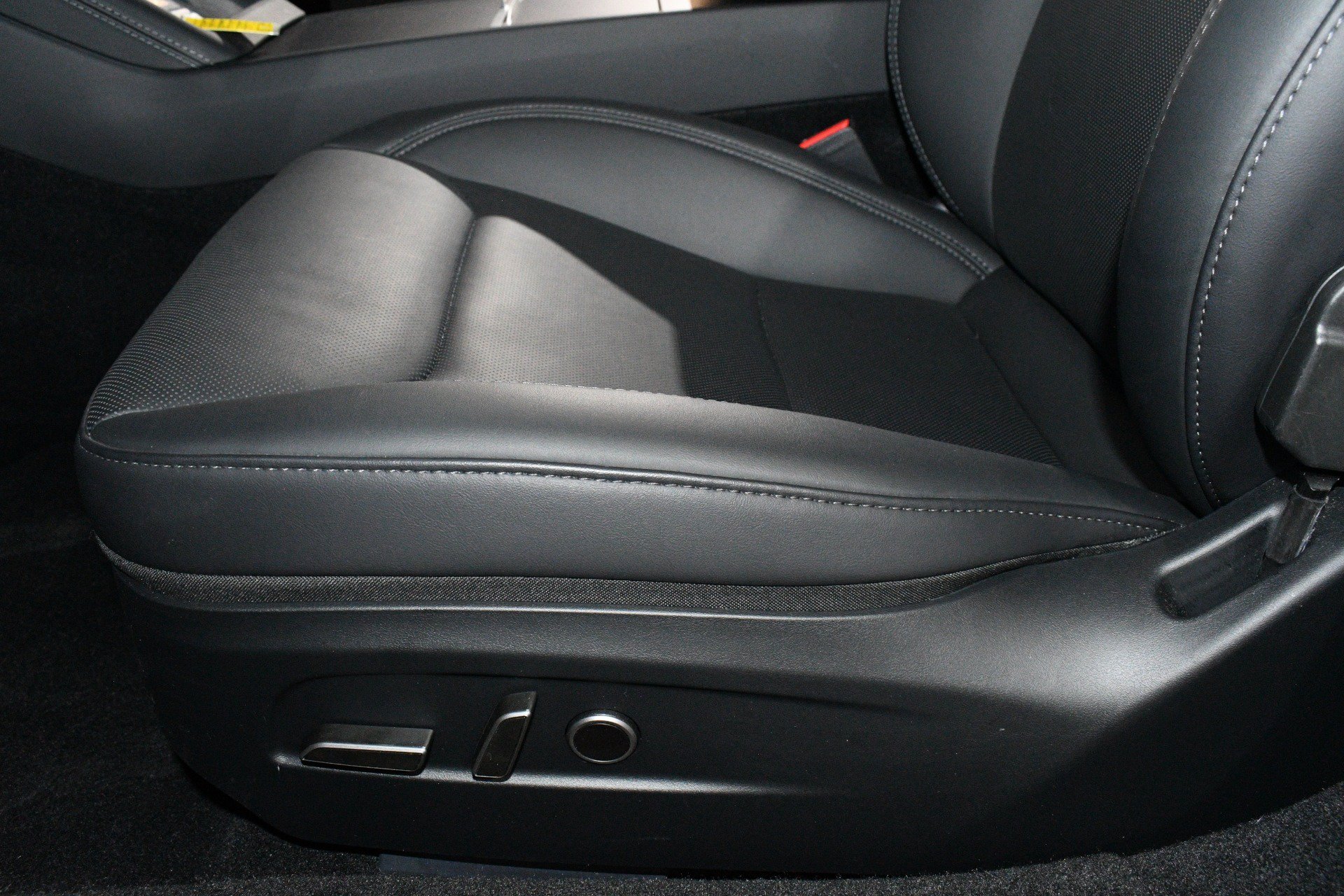 Used 2025 Tesla Model 3 Long Range AWD/4WD image 13