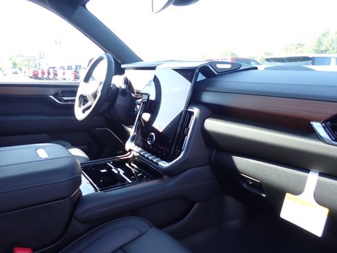 New 2026 GMC Yukon XL Denali w/ Sun & Power Step Package image 18