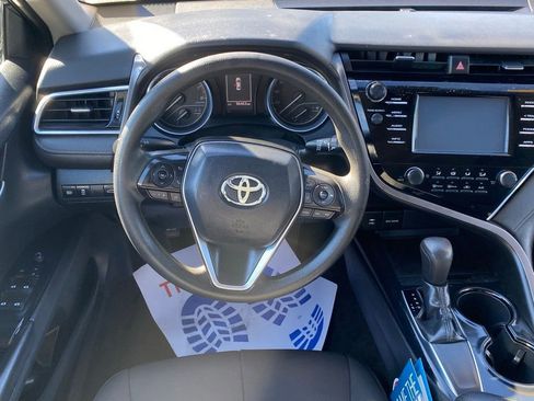 Used 2018 Toyota Camry LE image 10