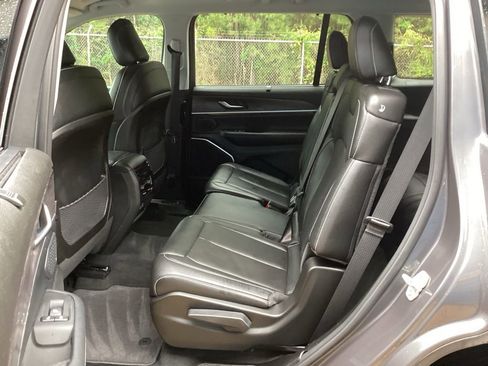 Used 2024 Jeep Grand Cherokee L Limited w/ Luxury Tech Group II AWD/4WD image 43