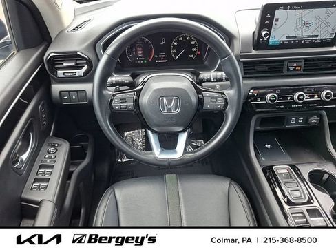Used 2023 Honda Pilot Touring image 14