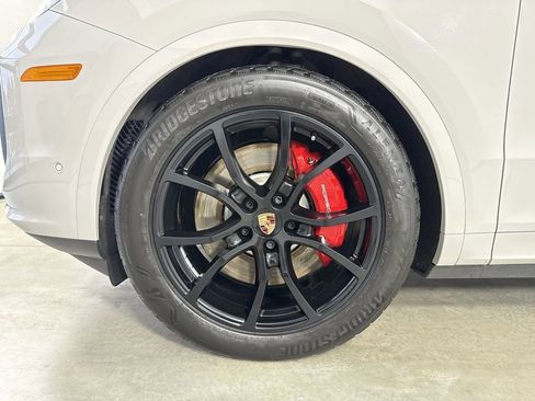 Certified 2025 Porsche Cayenne S image 13