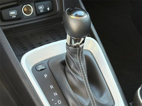 Used 2025 Hyundai Venue Limited image 26