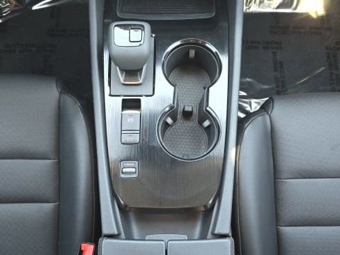 Used 2024 Nissan Rogue SV w/ SV Premium Package image 38