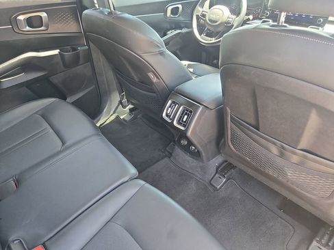 Used 2022 Kia Sorento S FWD image 11