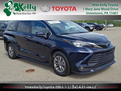 Certified 2025 Toyota Sienna XLE FWD image 1