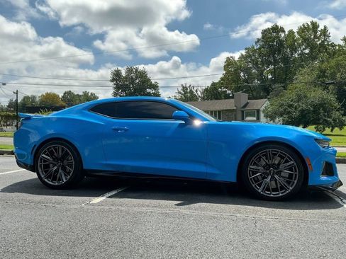 Used 2022 Chevrolet Camaro ZL1 RWD image 4
