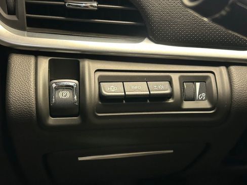 Used 2013 Cadillac XTS Premium image 19