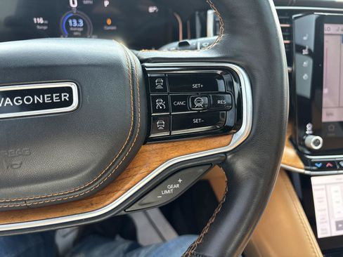 Used 2022 Jeep Grand Wagoneer Series III w/ Rear Seat Video Group 1 AWD/4WD image 19