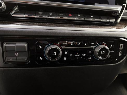 Used 2025 Chevrolet Silverado 2500 LT w/ Convenience Package image 21